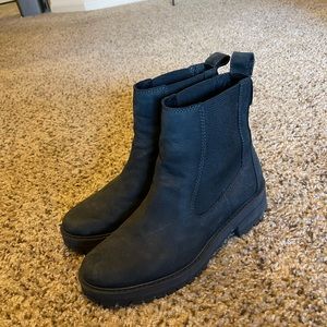 Timberland Women's Courmayeur Valley Chelsea Boot